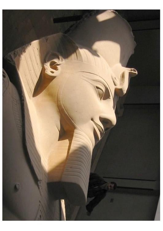 Ramses II-statyn i Memphis