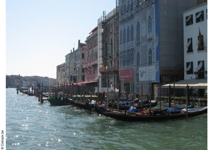 Foto gondoler - canal grande i venedig