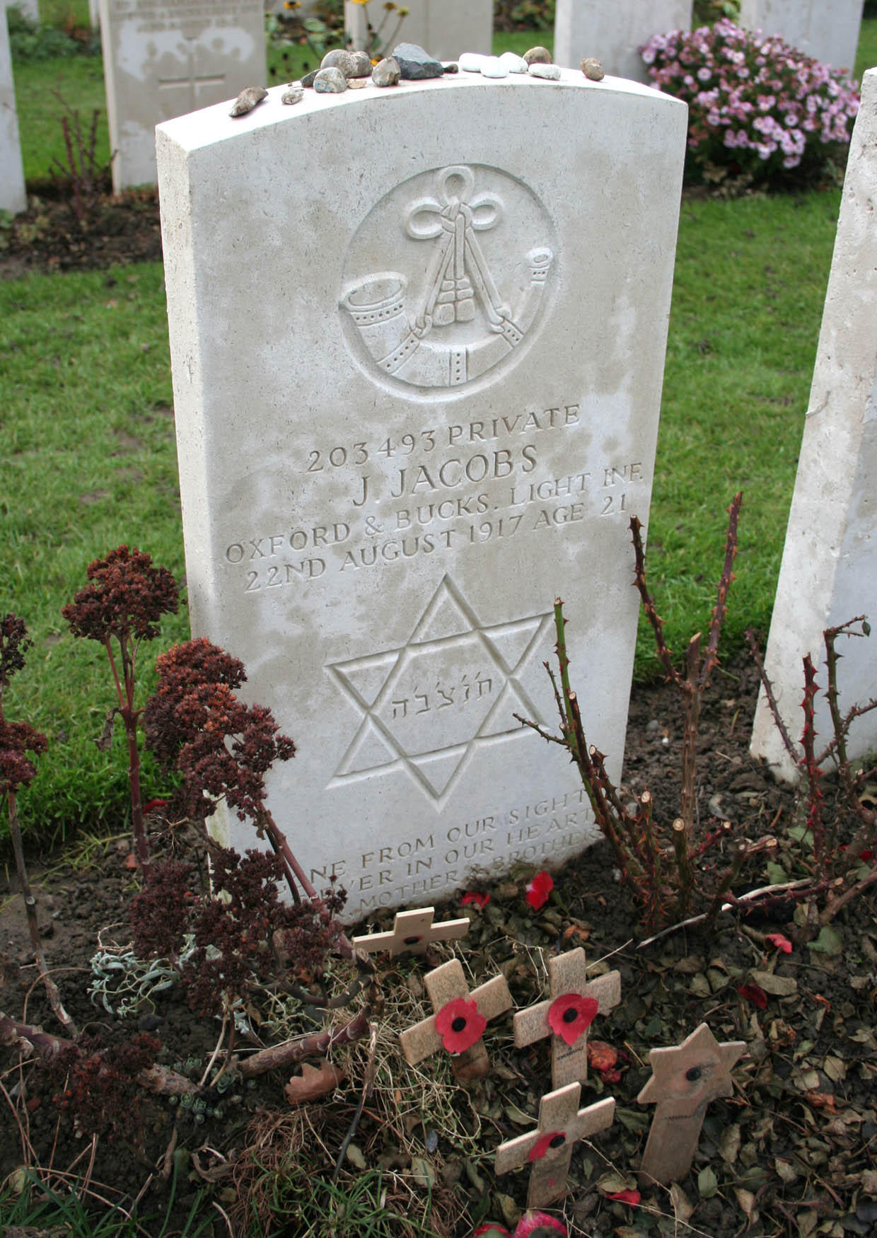 Foto tyne cot-kyrkogA¥rden - en judisk soldats grav